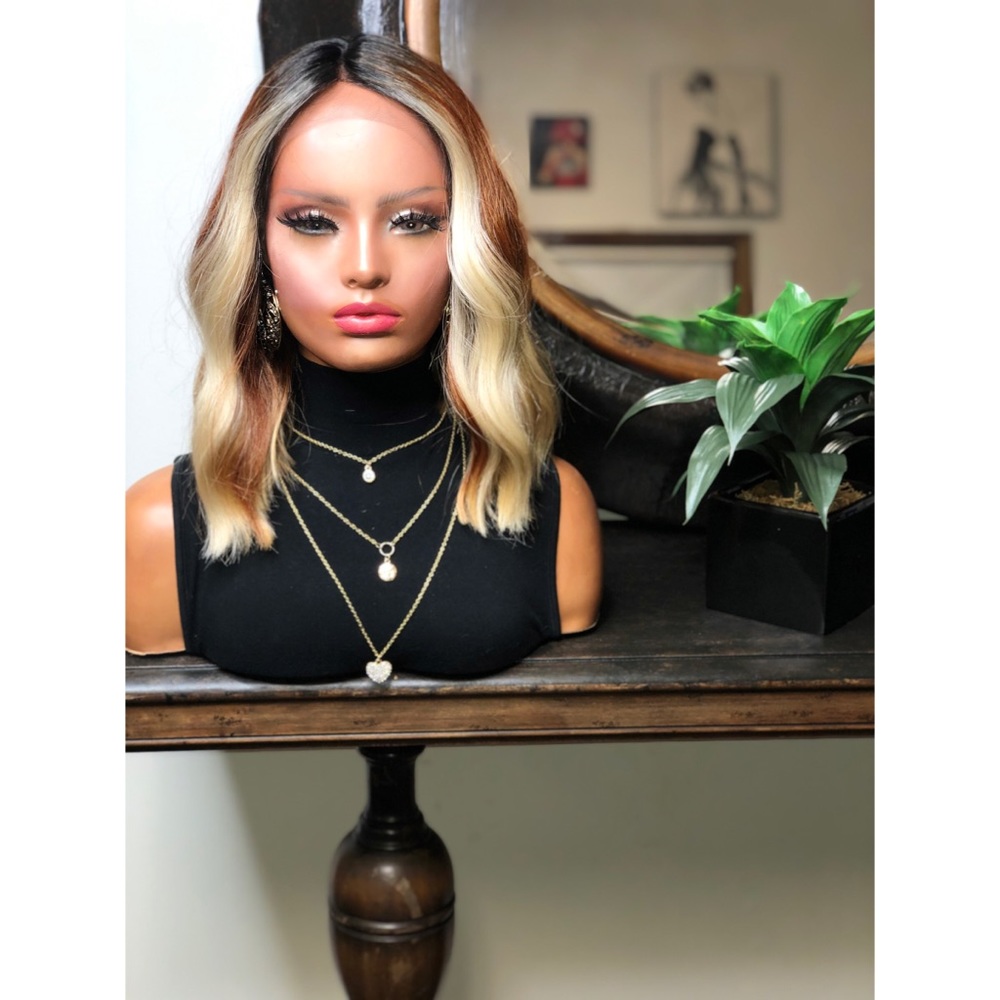 CLEARANCE RITA| SHORT HONEY BLONDE BLEND BOB LACE FRONT WIG